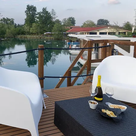Floating Dream Apartment