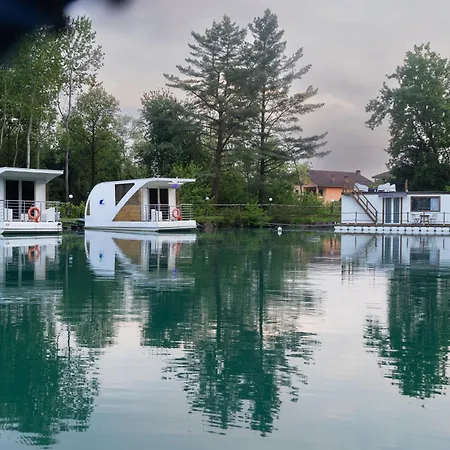 Floating Dream Apartment *